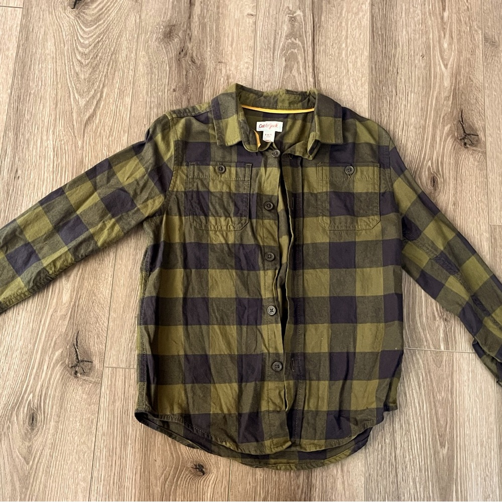 Green and black little boys flannel from Cat and Jack. Size 6-7 and cotton.